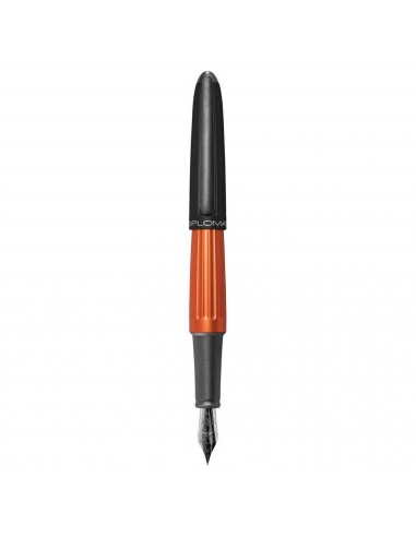 Diplomat Fountain Pen - Aero Orange and Black Aluminum, Broad | D40313028 Comparez et commandez 